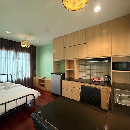 Greenview Ekkamai10 Suite Bangkok Buitenkant foto