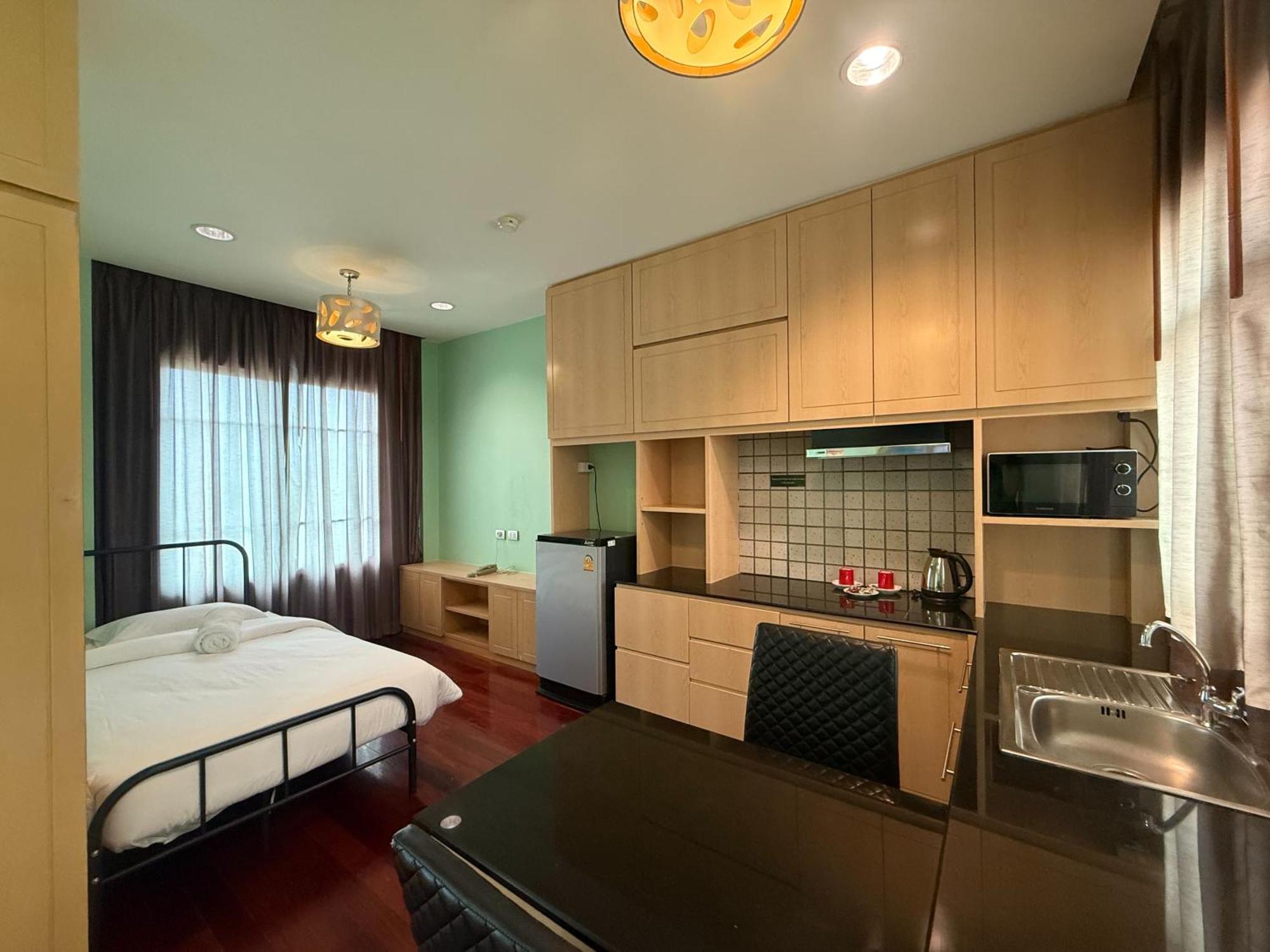 Greenview Ekkamai10 Suite Bangkok Buitenkant foto