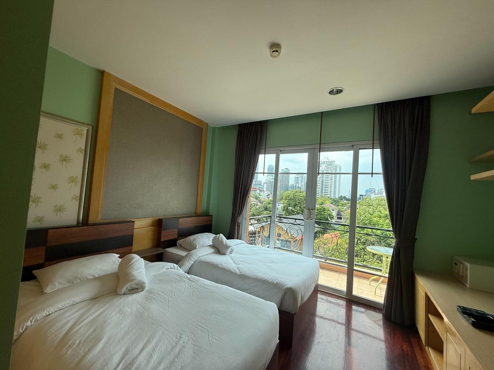 Greenview Ekkamai10 Suite Bangkok Buitenkant foto